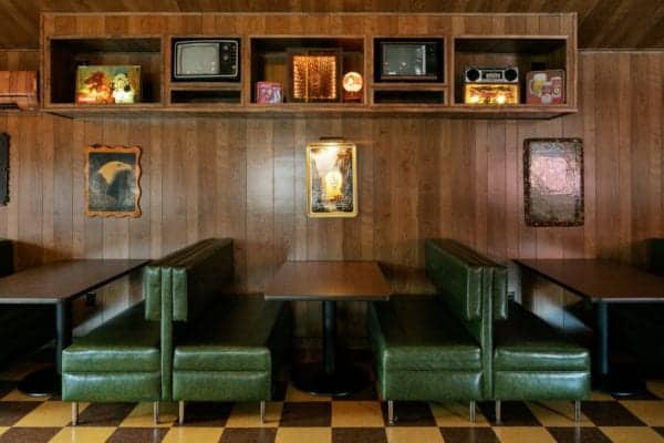 Bar The Dive Motel